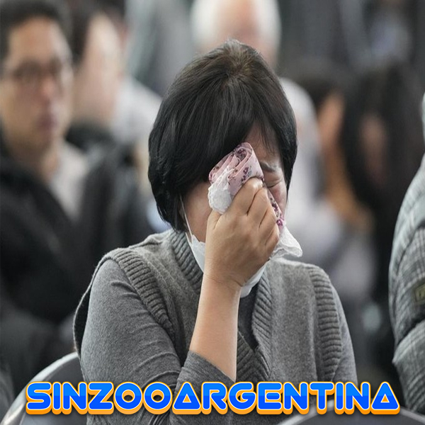Suami ‘Selamatkan’ Istri Saat Kecelakaan Jeju Air, Buat Netizen Nangis