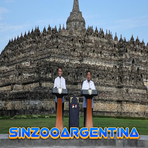 Macron Sentuh Stupa di Candi Borobudur, Mitos Kuno Mengemuka